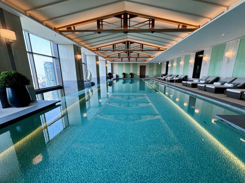 ウォルドーフアストリア大阪 プール全体