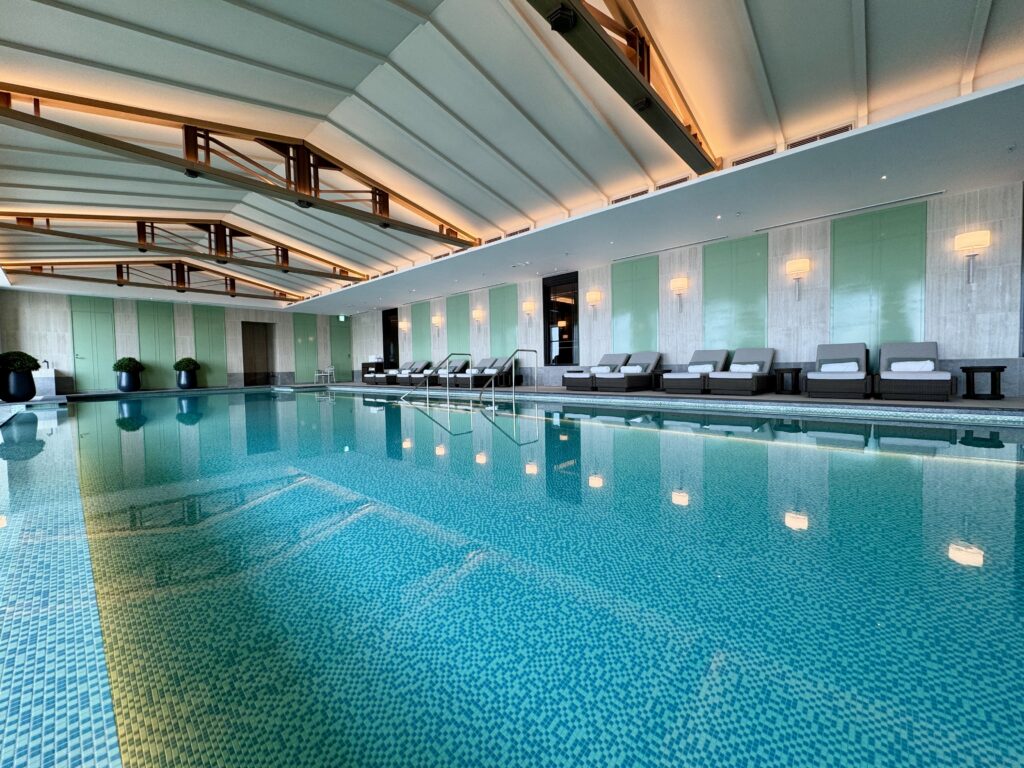 ウォルドーフアストリア大阪 プール全体