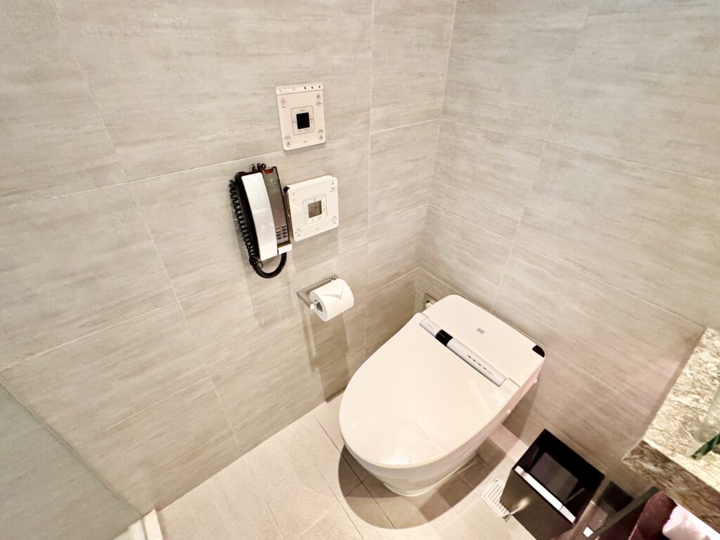 ハンブルハウス台北 キュリオコレクションbyヒルトン デラックスルーム(高層階) トイレ