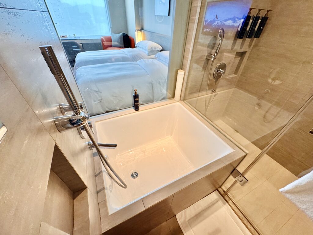 ハンブルハウス台北 キュリオコレクションbyヒルトン デラックスルーム(高層階) 浴槽(バスタブ)