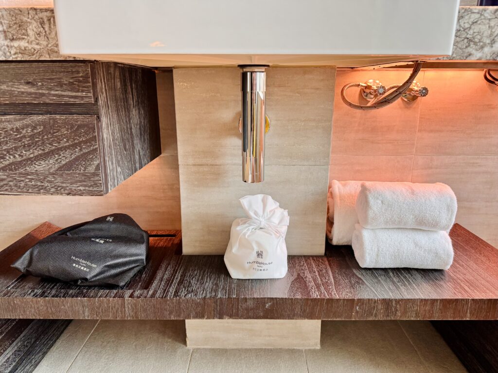 ハンブルハウス台北 キュリオコレクションbyヒルトン 洗面台