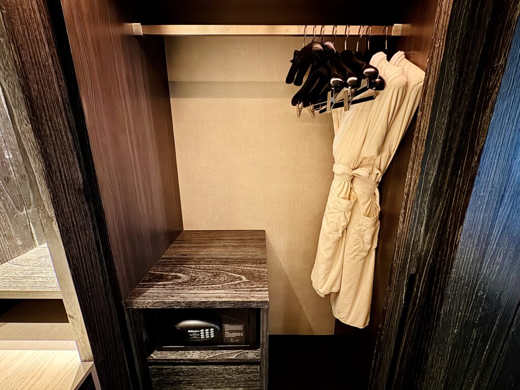 ハンブルハウス台北 キュリオコレクションbyヒルトン ウォークインクローゼット