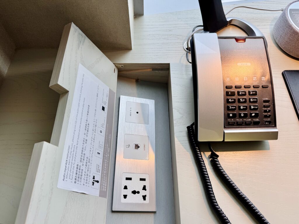 ハンブルハウス台北 キュリオコレクションbyヒルトン デスクまわり