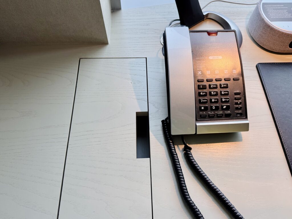 ハンブルハウス台北 キュリオコレクションbyヒルトン デスクまわり