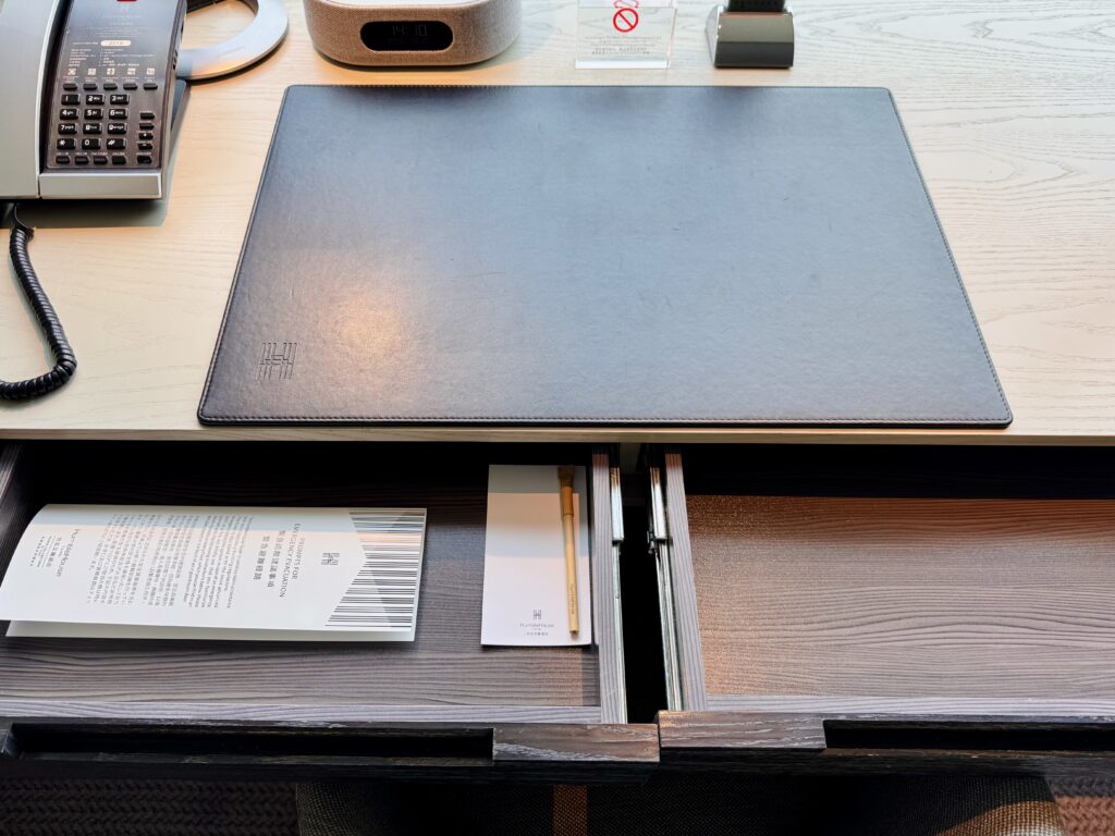 ハンブルハウス台北 キュリオコレクションbyヒルトン デスクまわり