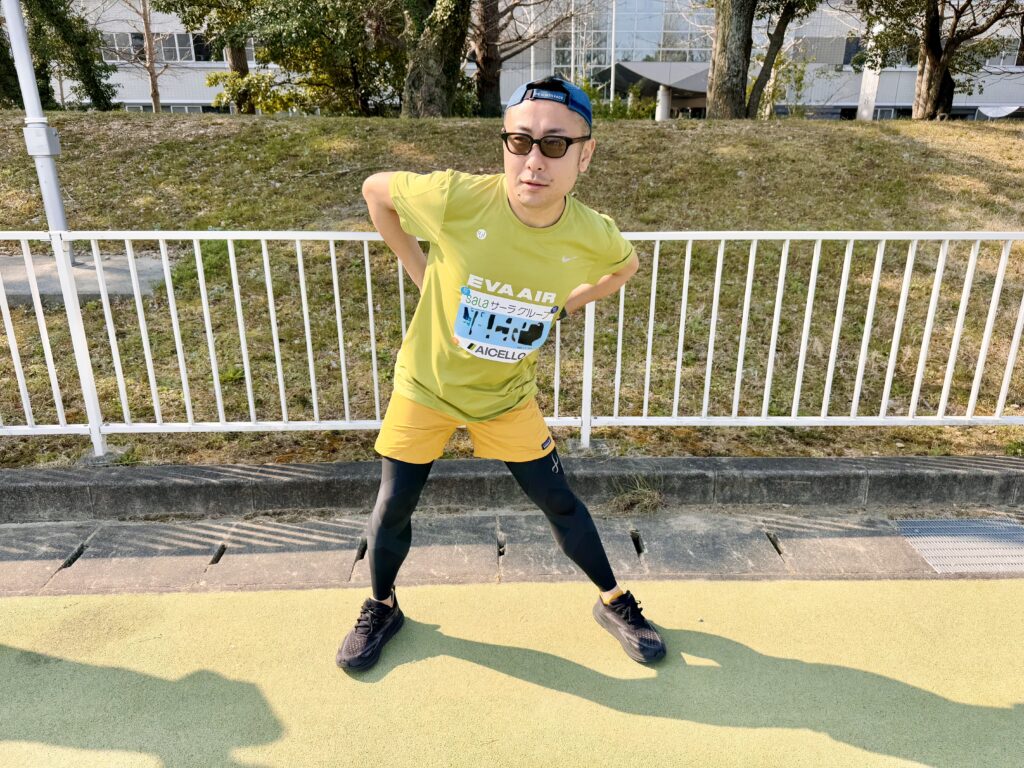 豊橋ハーフマラソン スタート会場でストレッチ開始