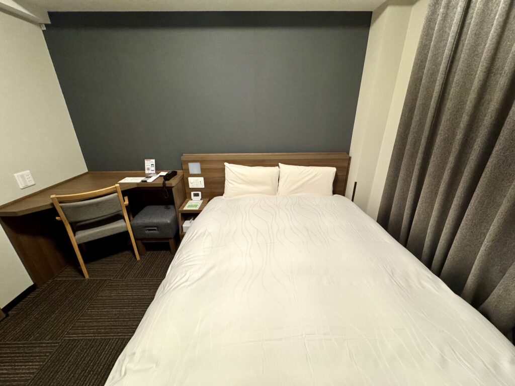 ドーミーイン豊橋 ダブルルーム ベッド