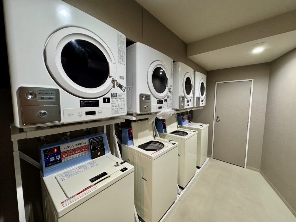 ドーミーイン豊橋 ランドリー 洗濯機と乾燥機