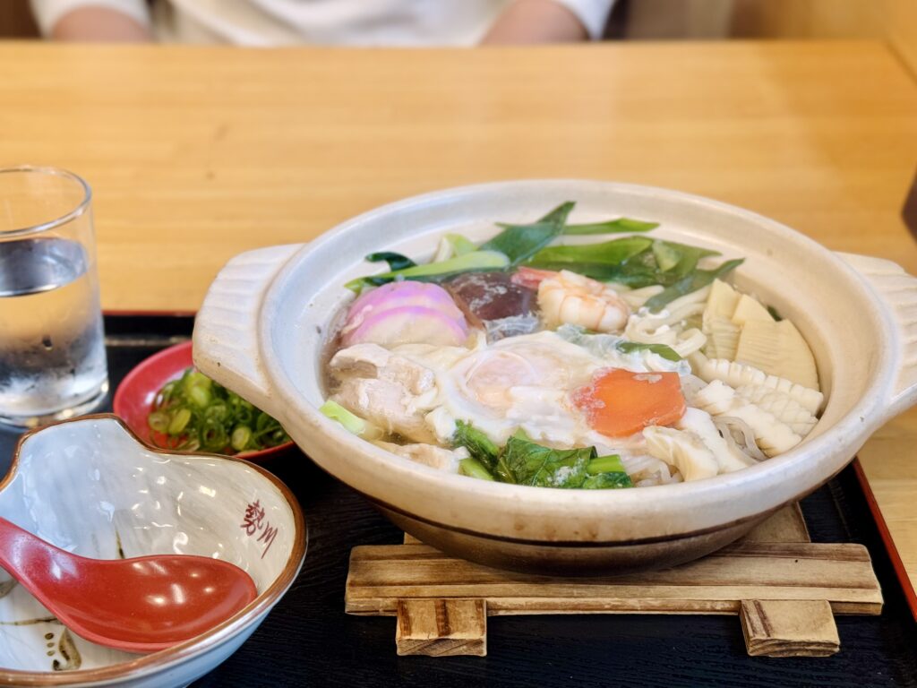 豊橋ハーフマラソン 事前受付後は勢川本店のうどんでカーボローディング
