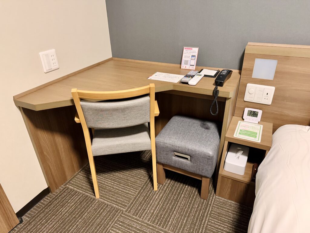 ドーミーインEXPRESS豊橋 客室 デスク