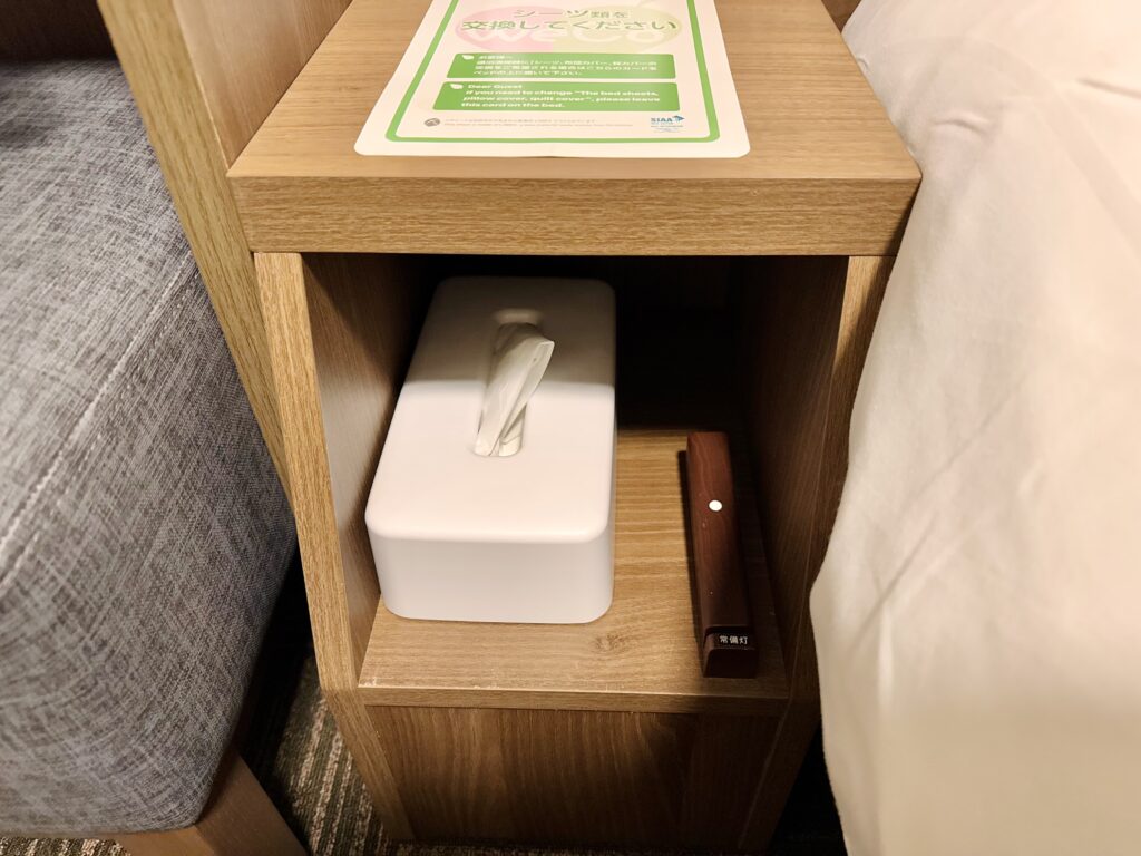 ドーミーインEXPRESS豊橋 客室 ベッドまわり