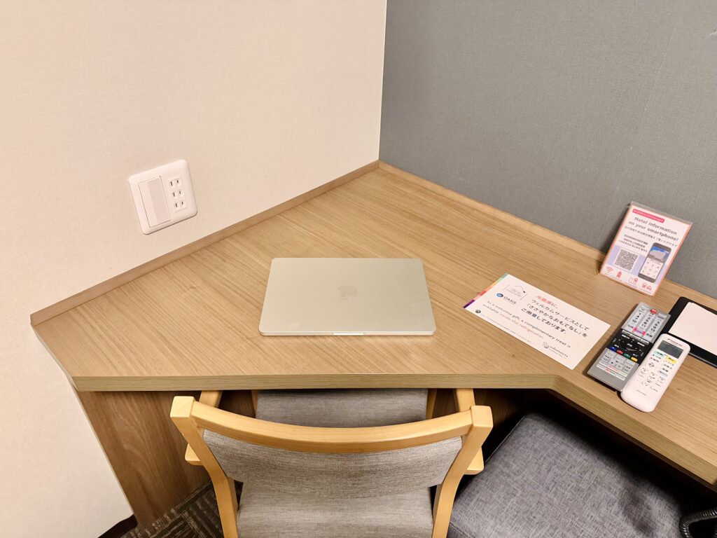 ドーミーインEXPRESS豊橋 客室 デスク