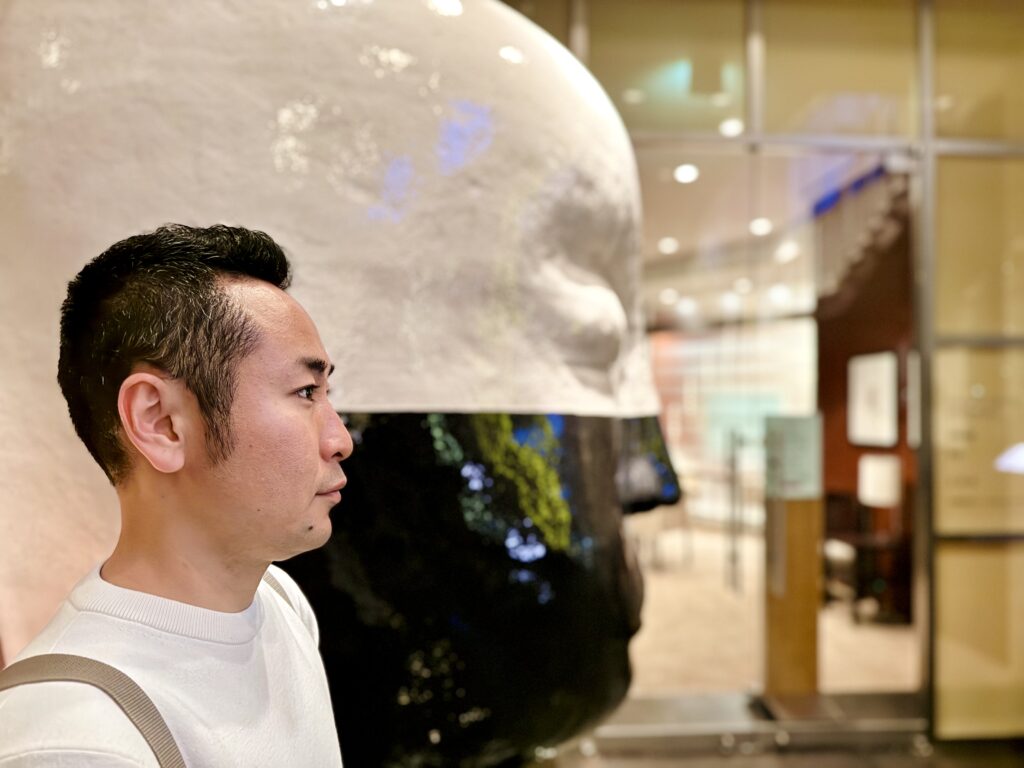 グランドハイアット東京 顔のオブジェ