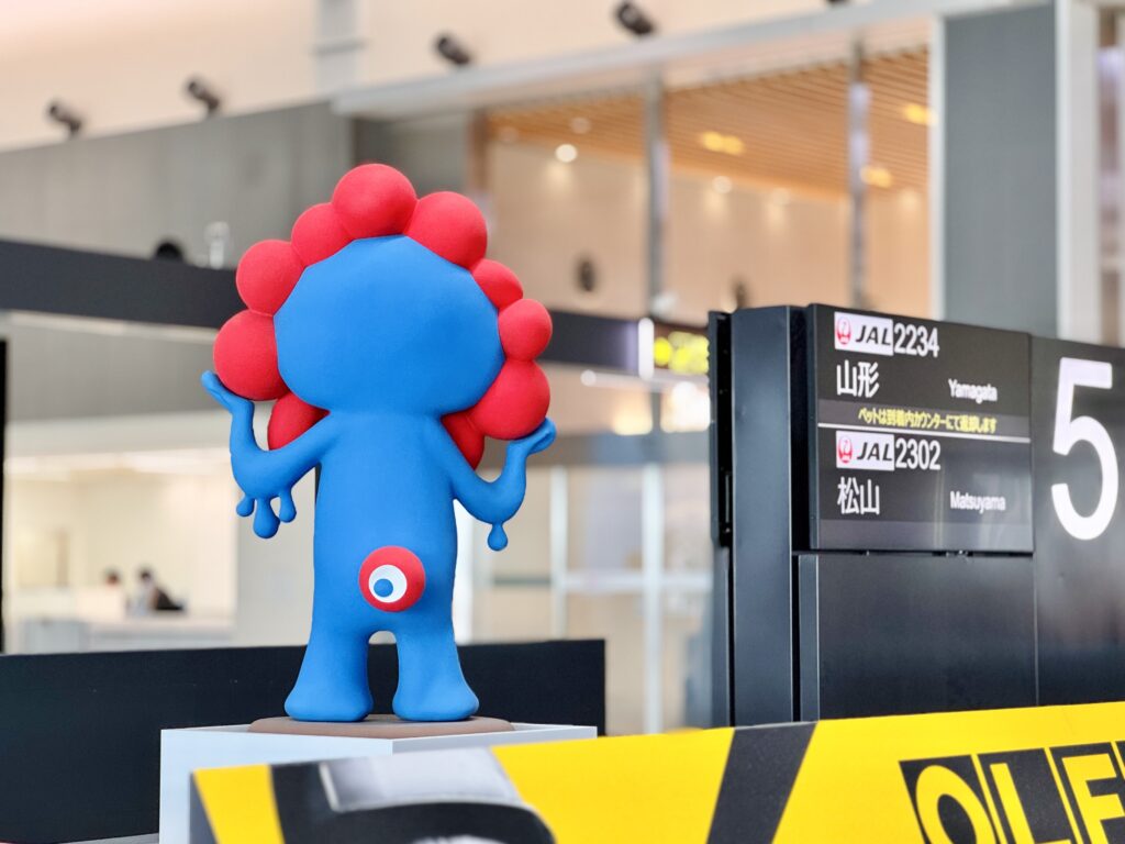 伊丹空港 ミャクミャクの後ろ姿