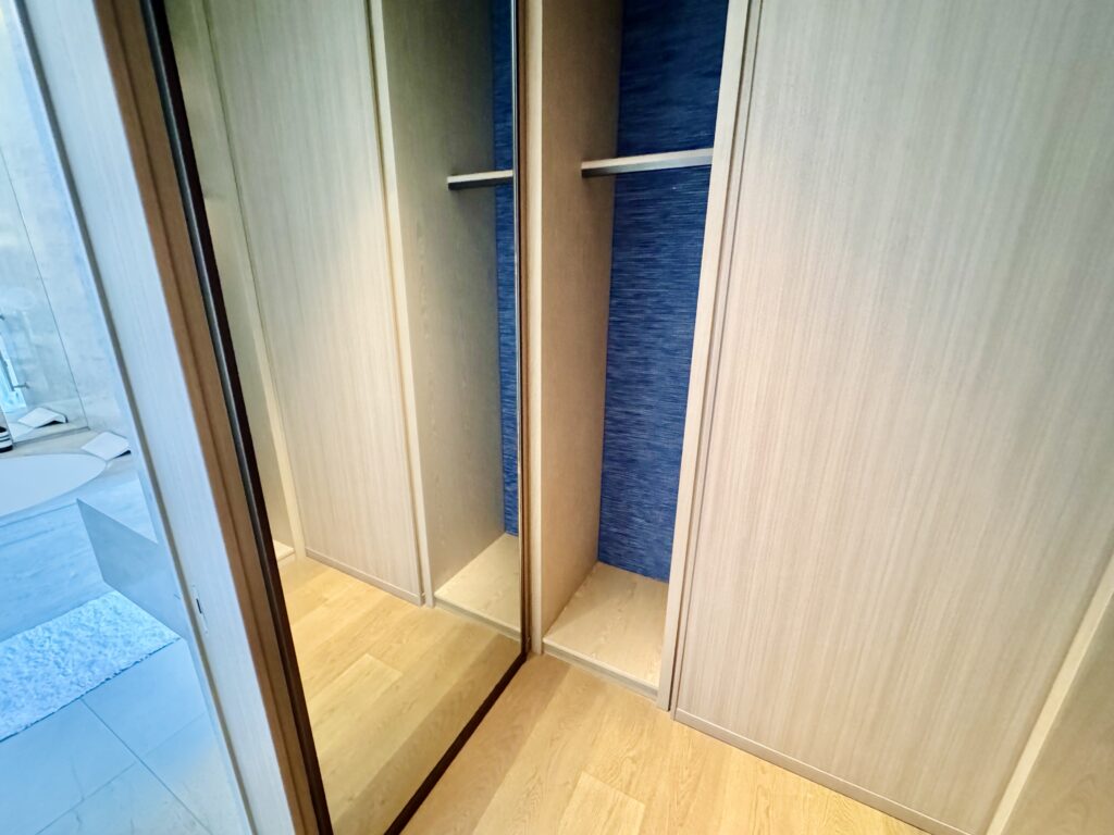 ウォルドーフアストリア大阪 客室 クローゼット