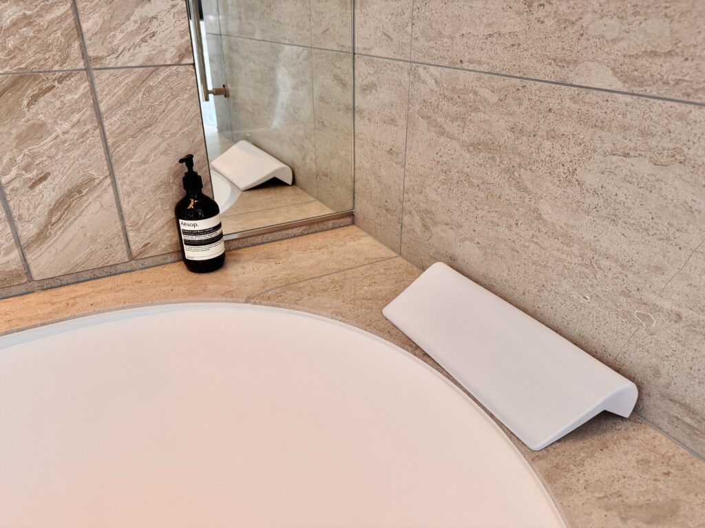 ウォルドーフアストリア大阪 客室 キングコーナースイート バスタブ