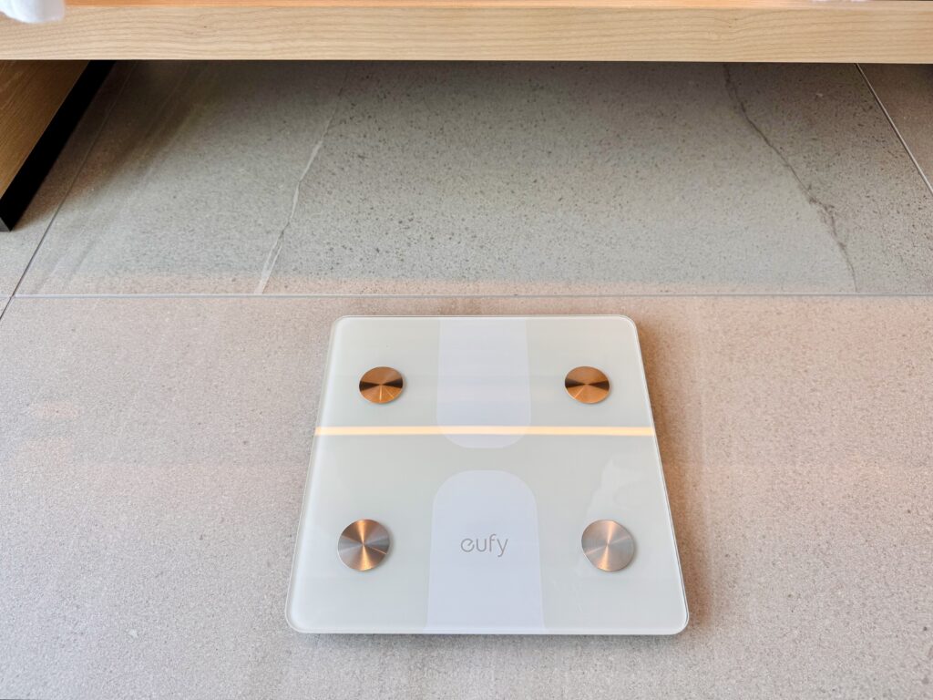 ウォルドーフアストリア大阪 客室 キングコーナースイート 体重計