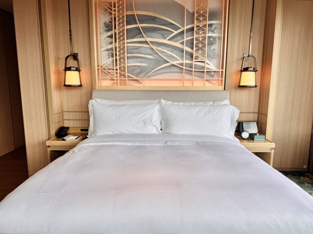 ウォルドーフアストリア大阪 客室 コーナースイート ベッドルーム