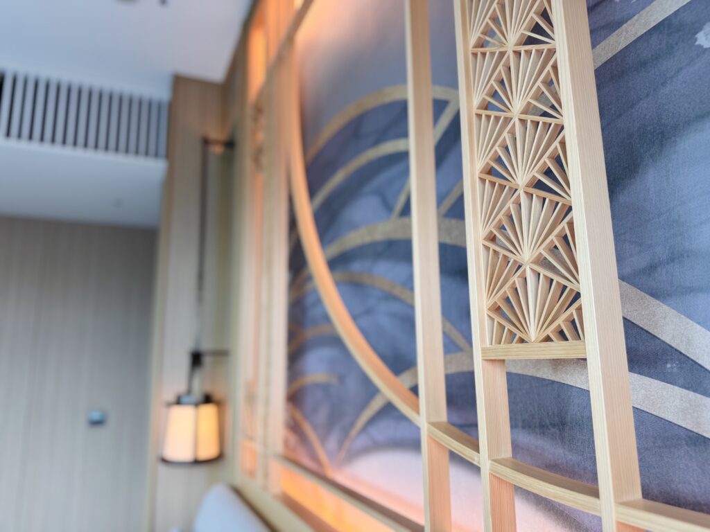 ウォルドーフアストリア大阪 客室 コーナースイート ベッドの装飾