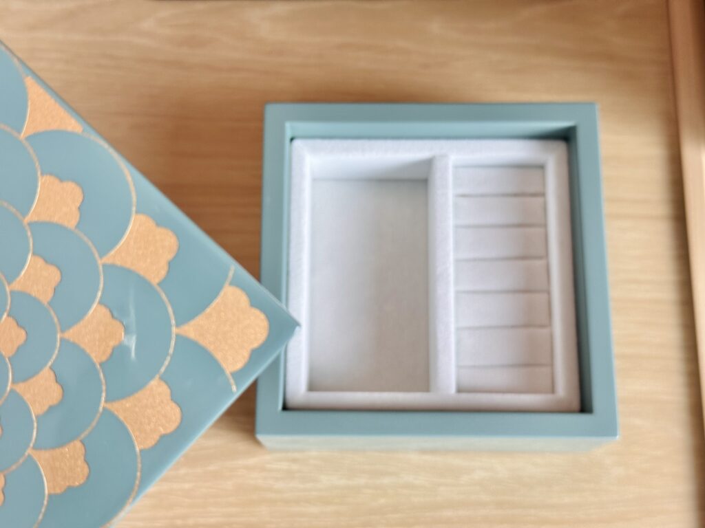 ウォルドーフアストリア大阪 客室 コーナースイート アクセサリーボックス