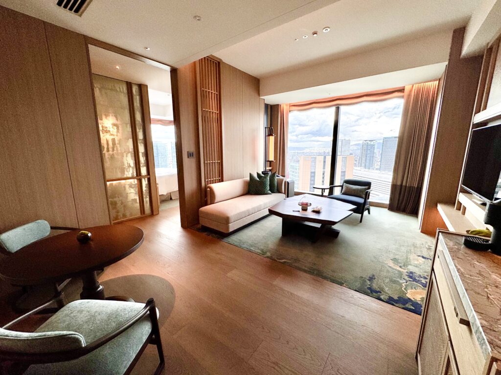 ウォルドーフアストリア大阪 キングコーナースイート 客室