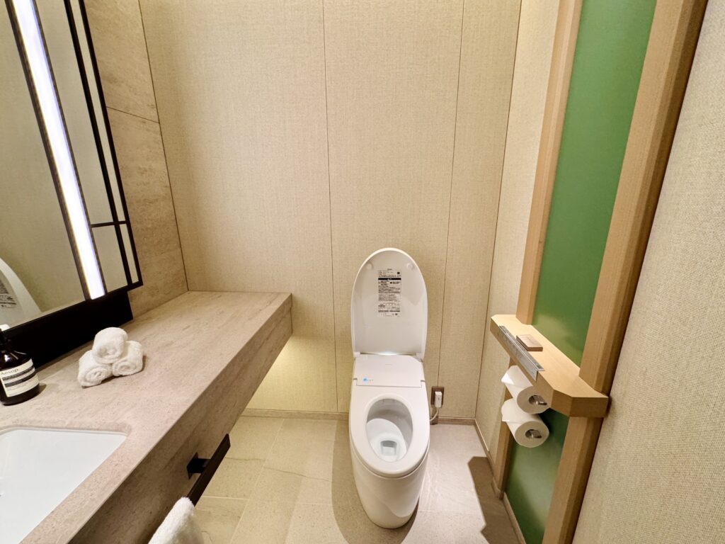 ウォルドーフアストリア大阪 客室 キングコーナースイート トイレ