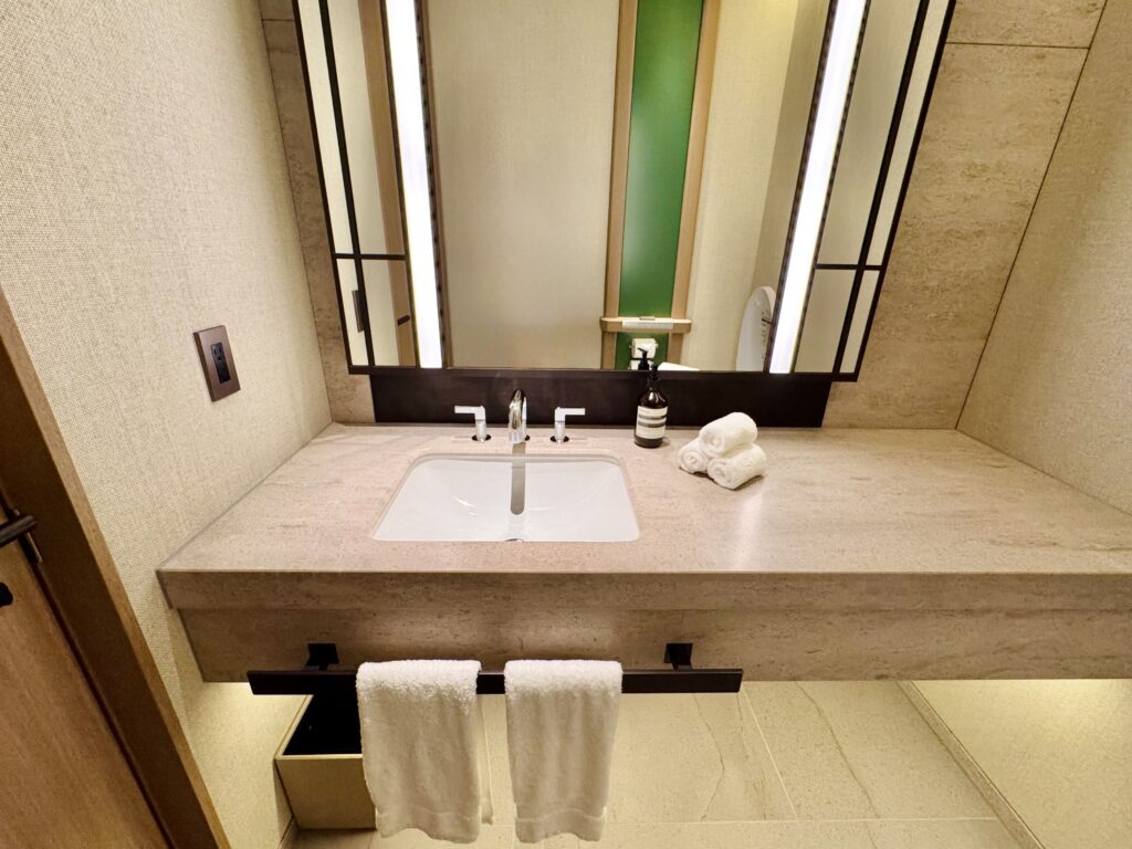 ウォルドーフアストリア大阪 客室 キングコーナースイート トイレ