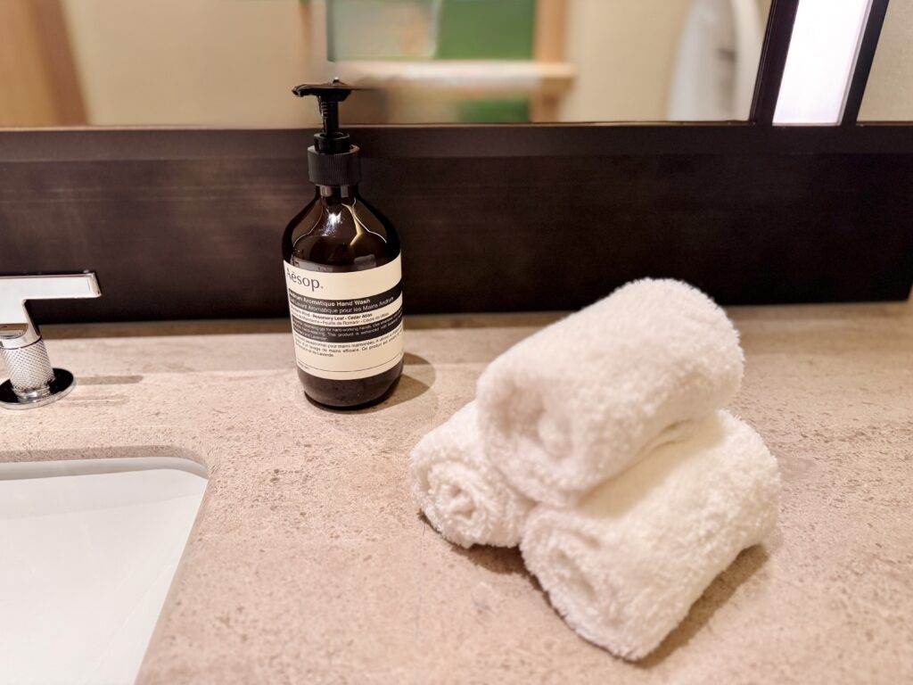 ウォルドーフアストリア大阪 客室 キングコーナースイート トイレ