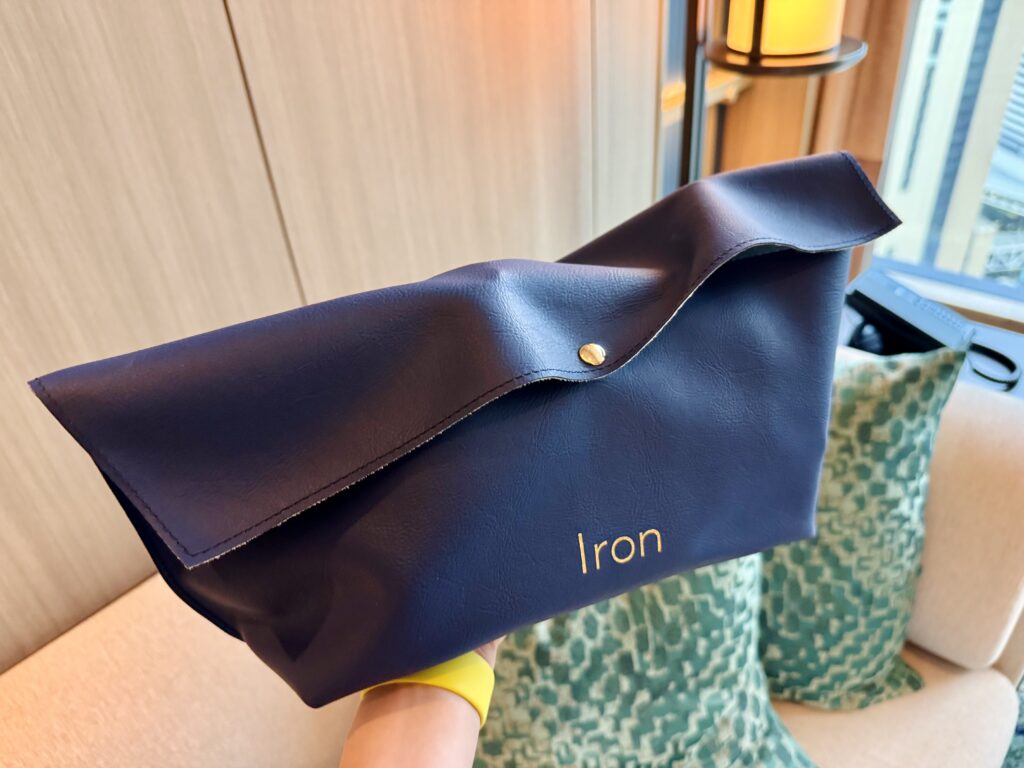 ウォルドーフアストリア大阪 コーナースイート アイロン