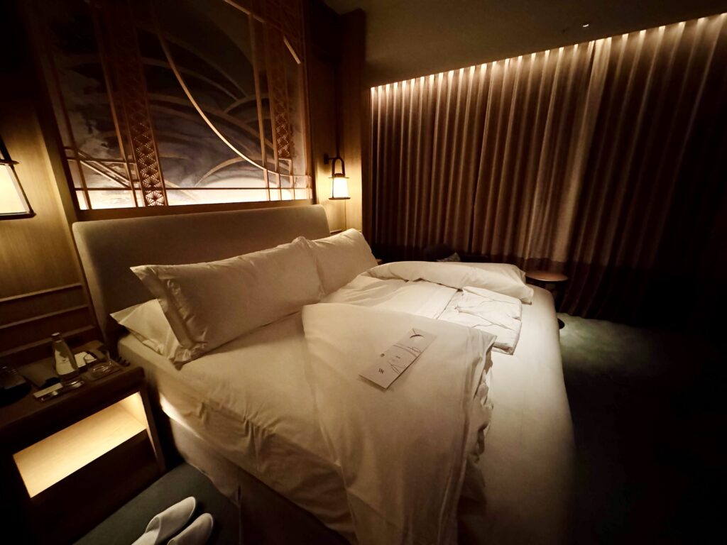 ウォルドーフアストリア大阪 客室 キングコーナースイート ターンダウン