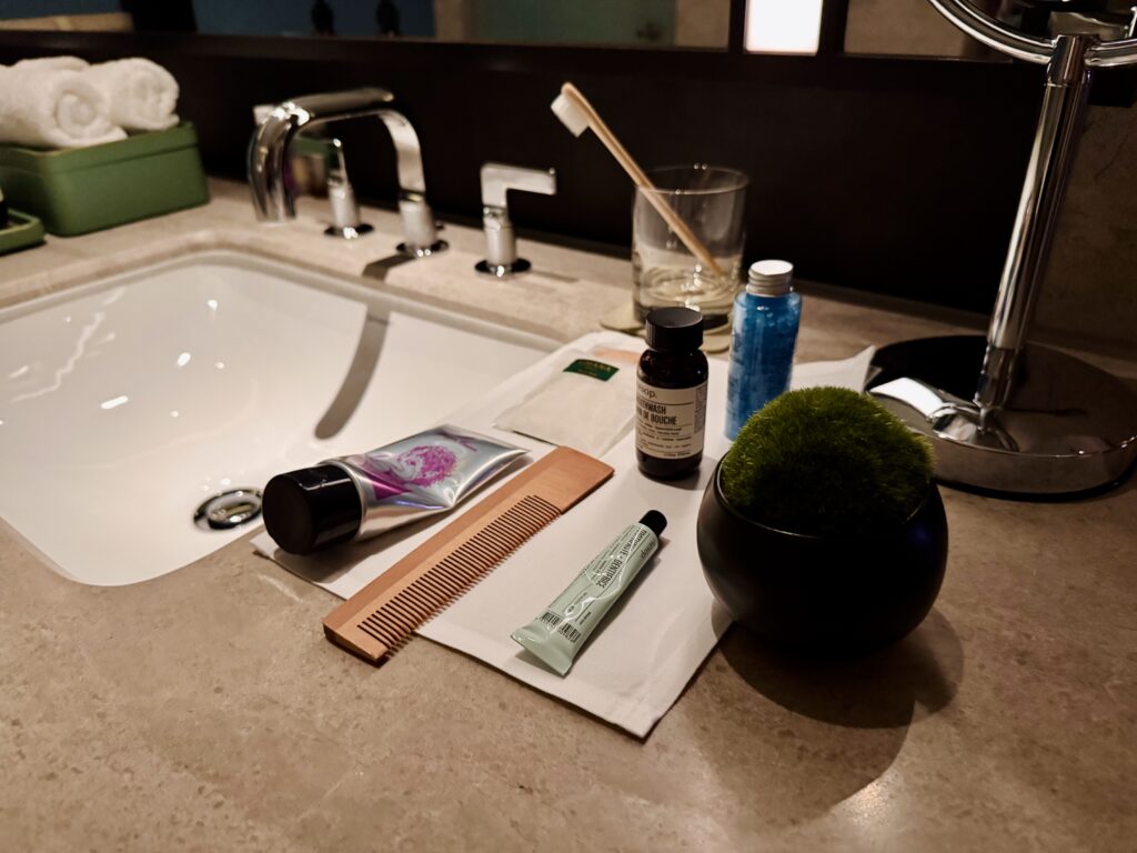 ウォルドーフアストリア大阪 客室 キングコーナースイート ターンダウン