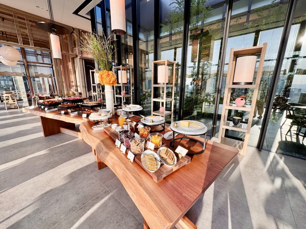 ウォルドーフアストリア大阪 朝食 ビュッフェエリア