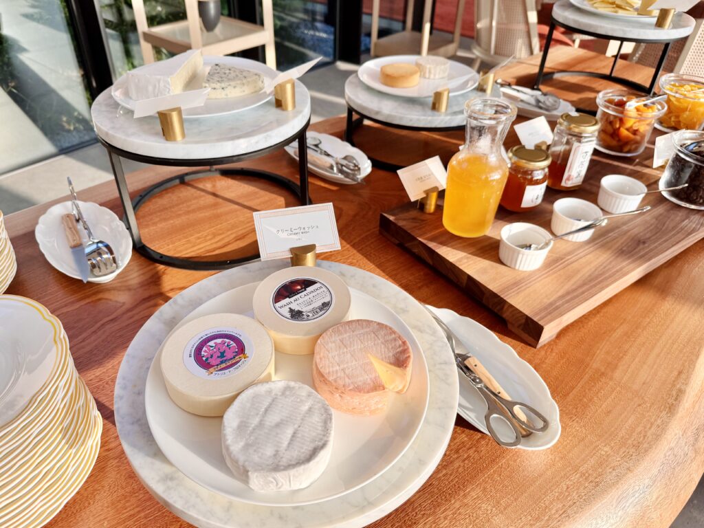 ウォルドーフアストリア大阪 朝食 ビュッフェ チーズコーナー