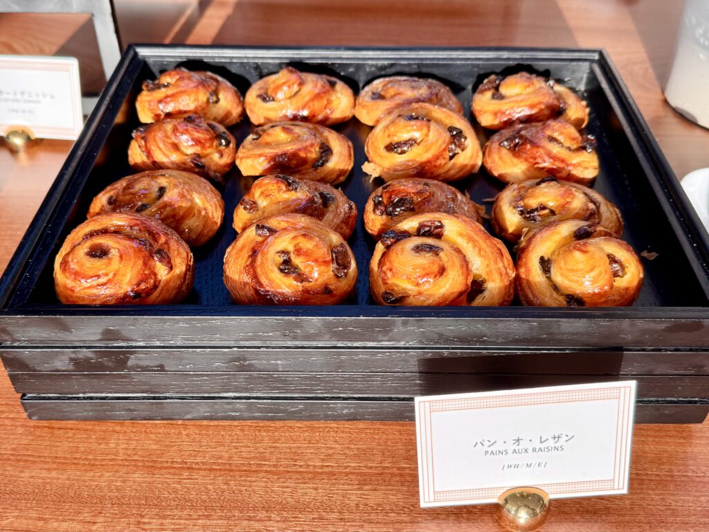 ウォルドーフアストリア大阪 朝食 ビュッフェ パンコーナー