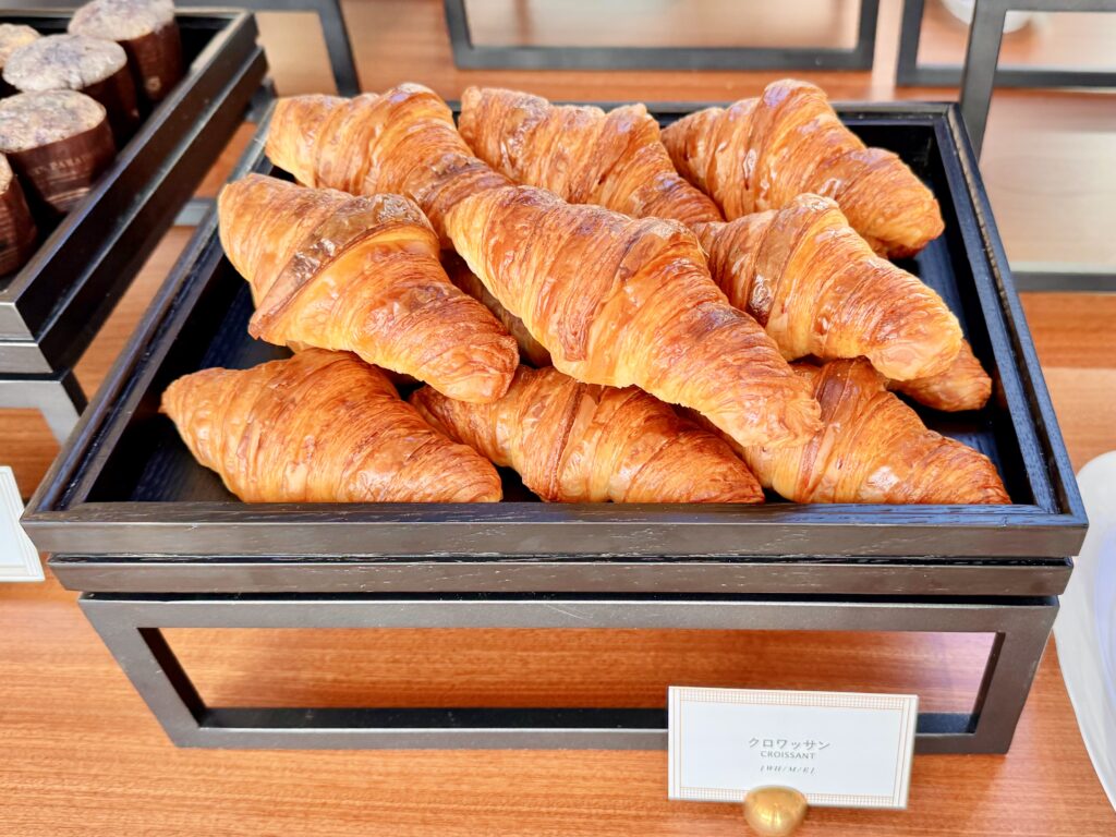 ウォルドーフアストリア大阪 朝食 ビュッフェ パンコーナー
