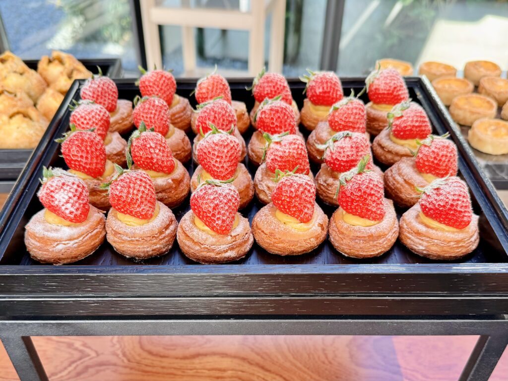 ウォルドーフアストリア大阪 朝食 ビュッフェ パンコーナー