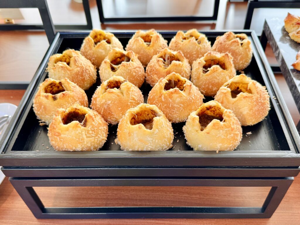 ウォルドーフアストリア大阪 朝食 ビュッフェ パンコーナー