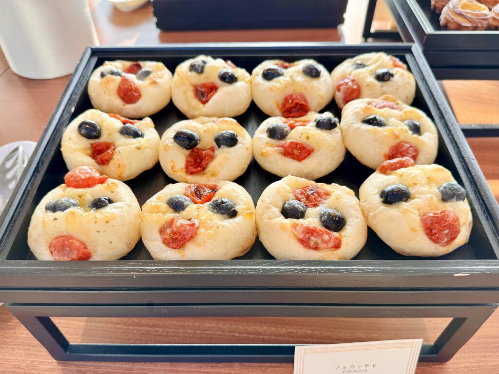 ウォルドーフアストリア大阪 朝食 ビュッフェ パンコーナー