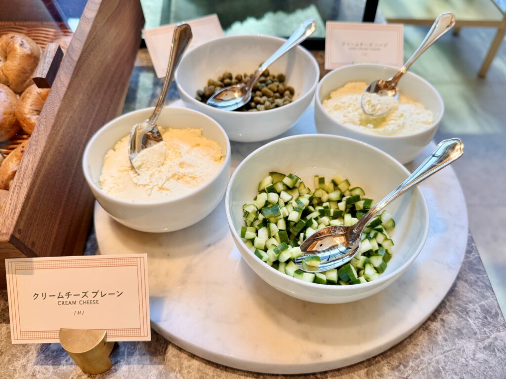 ウォルドーフアストリア大阪 朝食 ビュッフェ パンコーナー