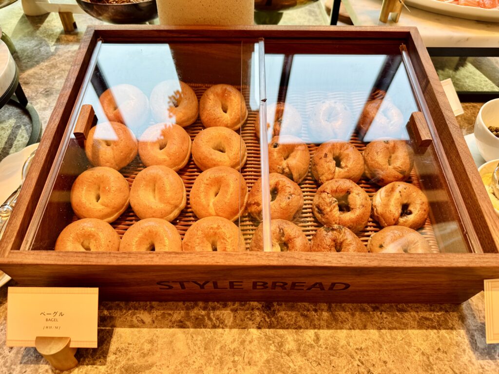 ウォルドーフアストリア大阪 朝食 ビュッフェ パンコーナー