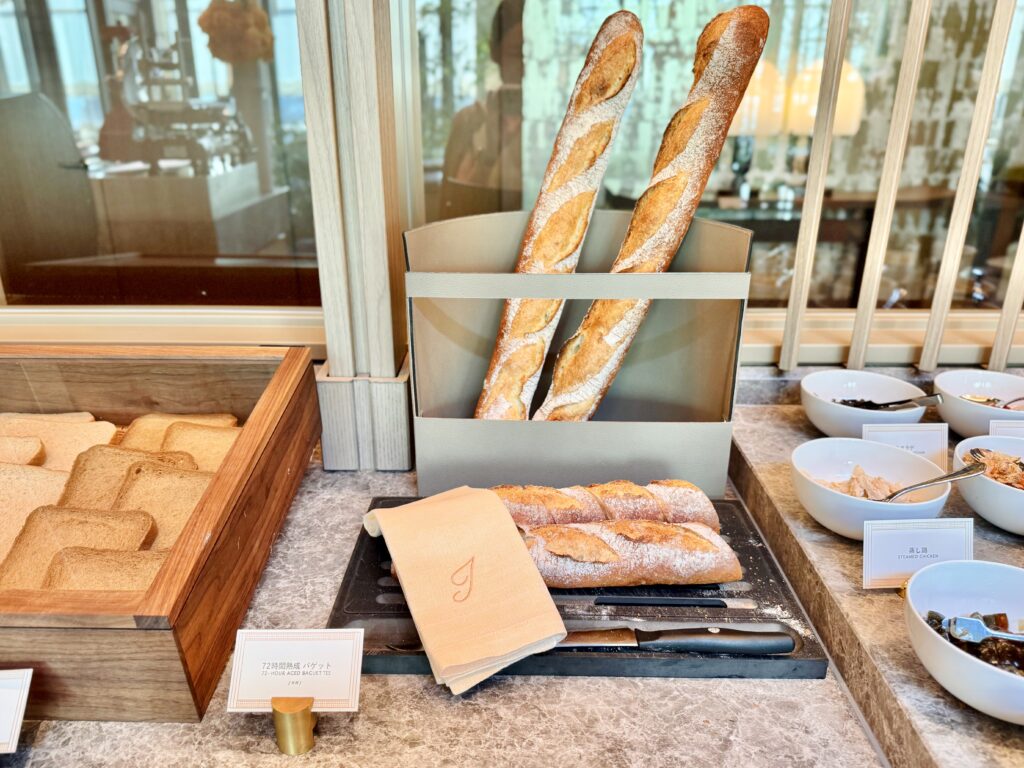 ウォルドーフアストリア大阪 朝食 ビュッフェ パンコーナー