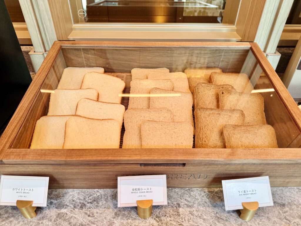 ウォルドーフアストリア大阪 朝食 ビュッフェ パンコーナー