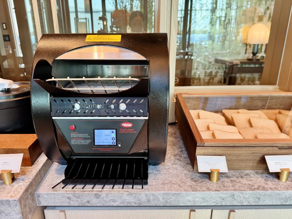 ウォルドーフアストリア大阪 朝食 ビュッフェ パンコーナー