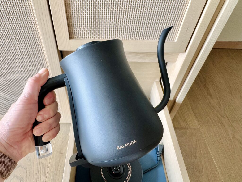 ウォルドーフアストリア大阪 客室 キングコーナースイート ミニバー