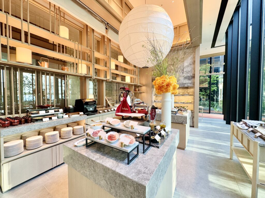 ウォルドーフアストリア大阪 朝食 ビュッフェエリア