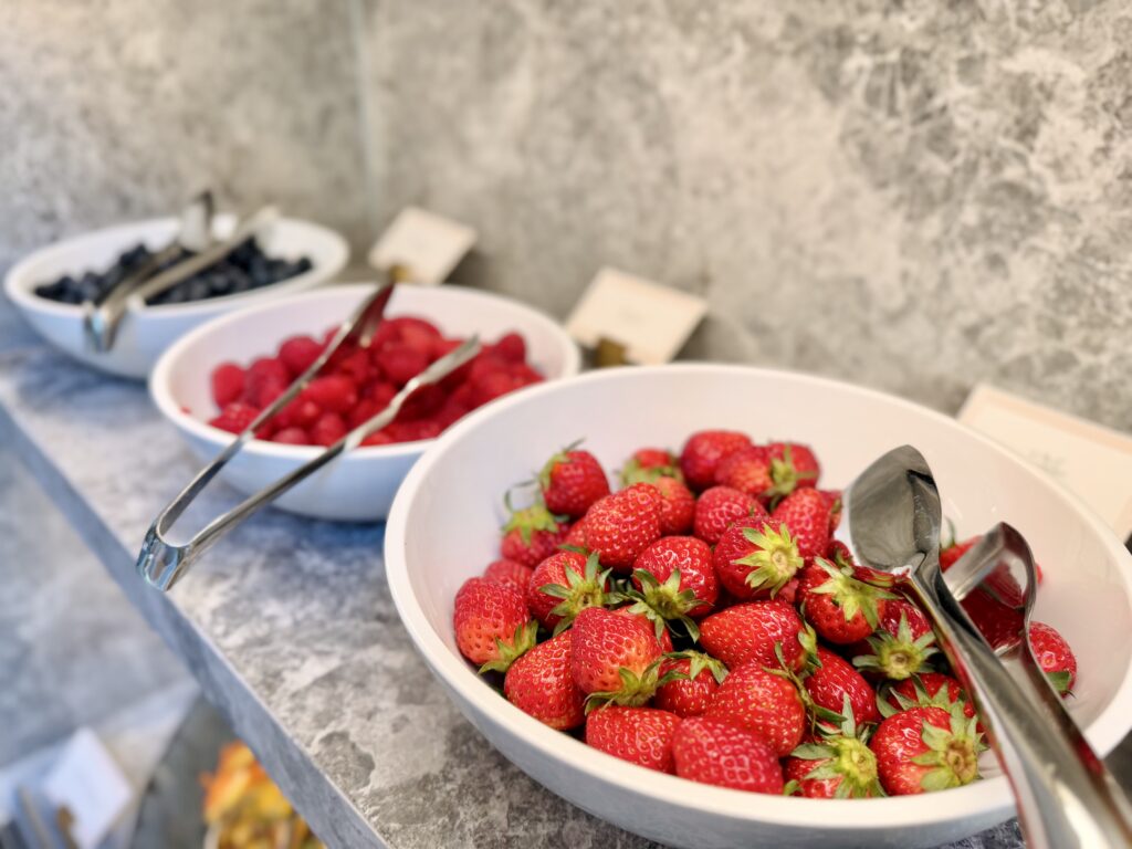 ウォルドーフアストリア大阪 朝食 フルーツコーナー