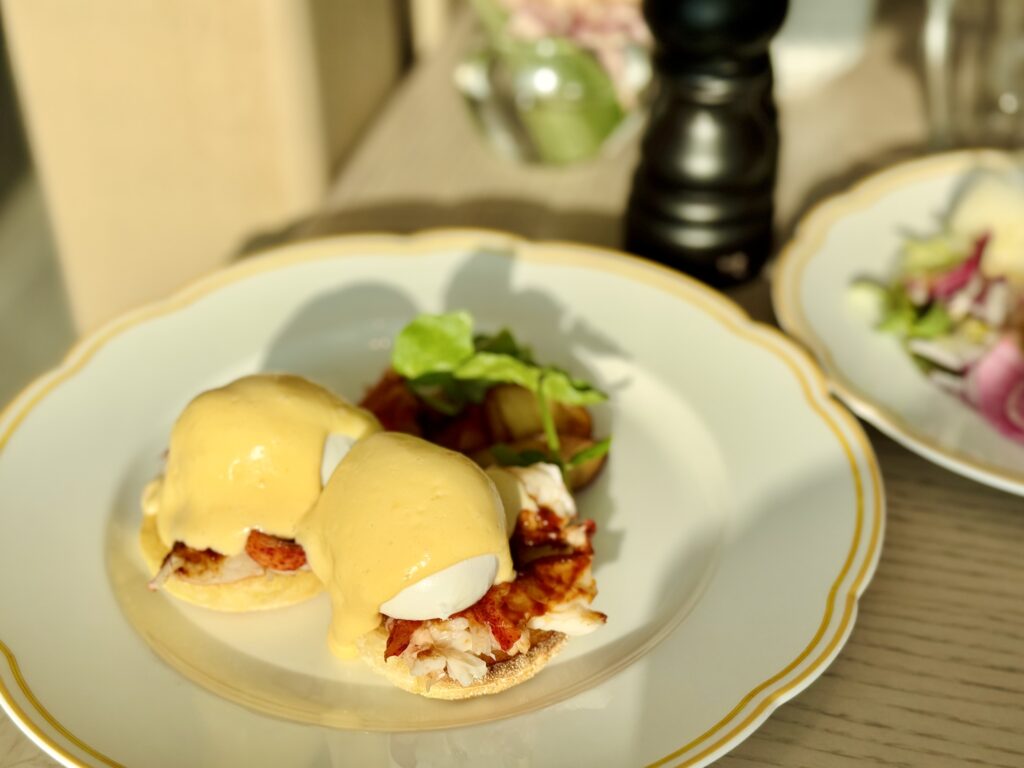 ウォルドーフアストリア大阪 朝食 エッグベネディクト