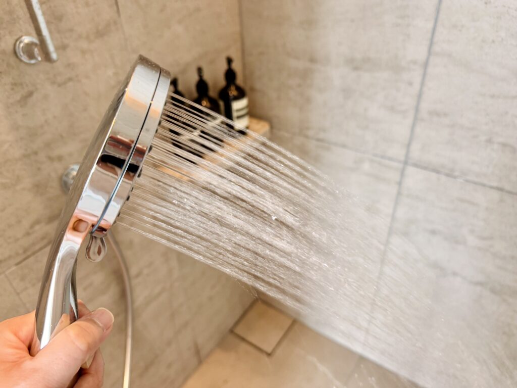 ウォルドーフアストリア大阪 客室 キングコーナースイート シャワールーム