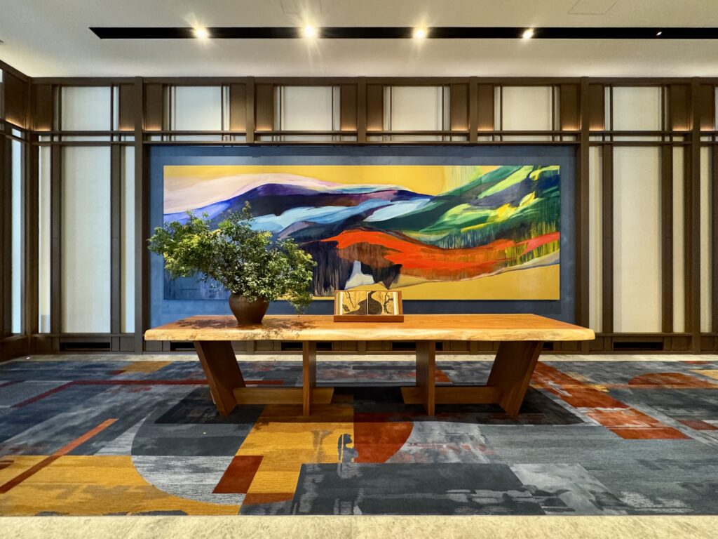 ウォルドーフアストリア大阪　グランドエントランス 絵画