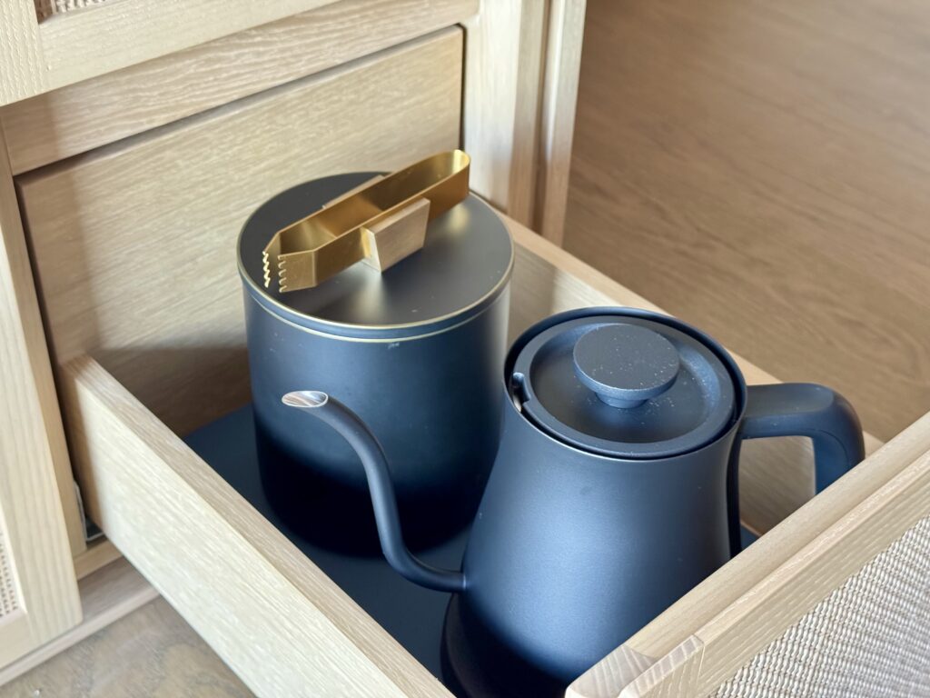 ウォルドーフアストリア大阪 ミニバー ケトルとアイスペール